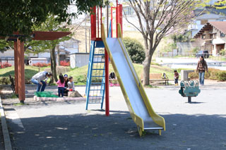 三保天神前久保公園の滑り台