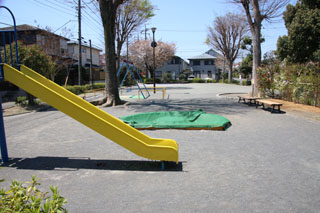 三保公園の広場と遊具