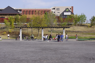 長津田宮ノ前第二公園の広場2