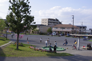 長津田宮ノ前第二公園の砂場と広場