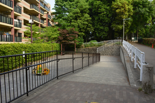 長津田第四公園のスロープ