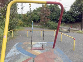 長津田第五公園のブランコ