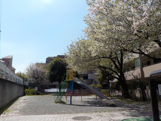 中山御嶽前公園の滑り台