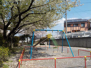 中山御嶽前公園のブランコ2
