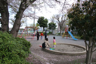 中山駅北第二公園の砂場