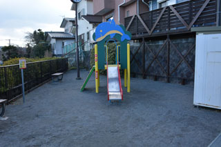 中山谷公園の滑り台（正面）
