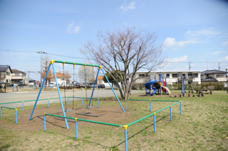 新治町公園のブランコ