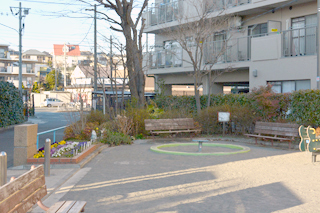 御前田公園の広場と砂場