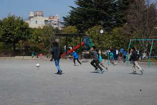 杉山原公園の広場と遊具