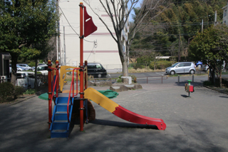 竹山一丁目南通公園の滑り台