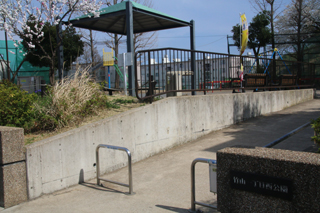 竹山一丁目西公園の出入口