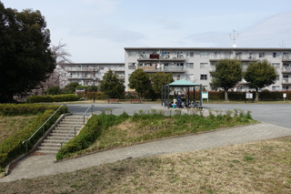 竹山二丁目公園の階段