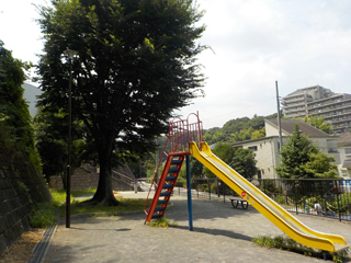 寺山町公園の滑り台
