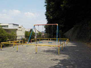 寺山町公園のブランコ