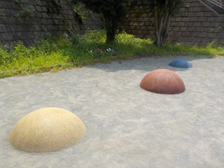 寺山町公園の円形遊具