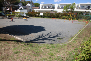 寺山町第二公園の広場