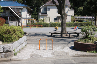 寺山町第二公園の出入口2