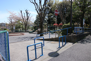 寺山町第三公園の出入口
