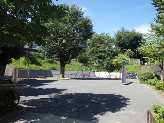 寺山町第四公園の広場