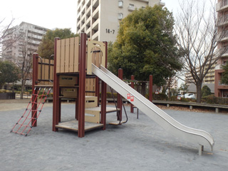十日市場西公園の滑り台