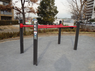 十日市場西公園の健康遊具1