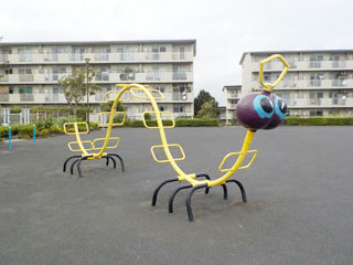 上の原公園の虫型の遊具