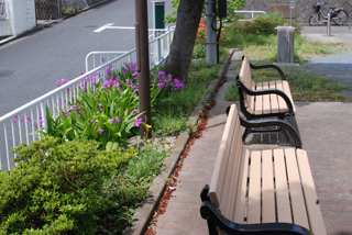 後谷第二公園の花壇と遊具