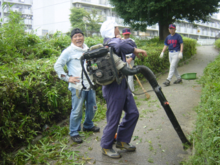 谷津田原公園の芝刈り