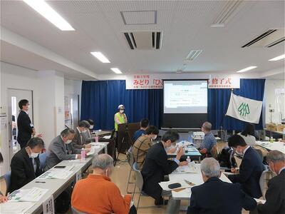 「ひと・まち」スクールの「修了式・夢プラン発表会」発表の様子