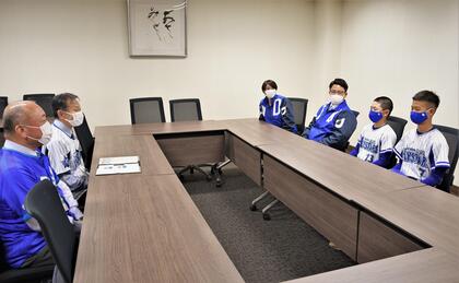 区長と対談風景