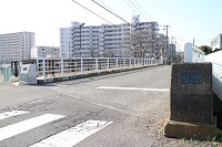 写真クリックで恩田川の念仏橋跡の説明へ