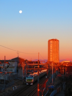 「満月の夜明け」