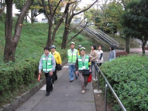 永田みなみ台連合自治会による防犯パトロール風景