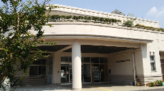 横浜市永田地域ケアプラザの外観を示しています。