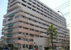 横浜市浦舟地域ケアプラザの外観を示しています。