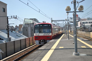 黄金町駅のホーム