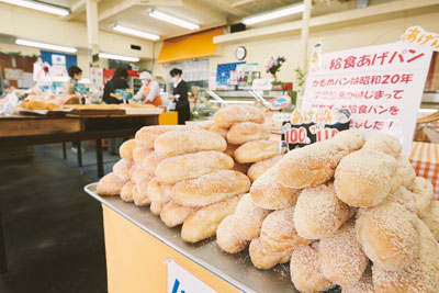 かもめパンの給食あげパンは市内小学校の給食で使用されています