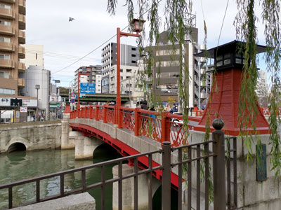 しだれ柳と太田橋