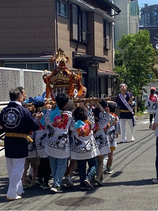 山車と子ども