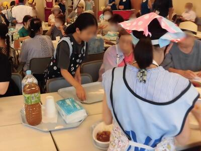 配膳の様子