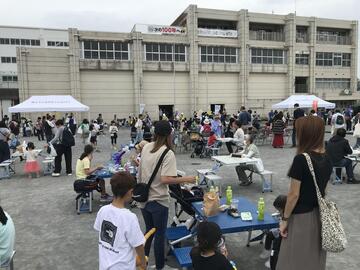 校庭のにぎわい