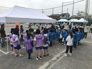 稲荷台小学校と岩井原中学校の生徒の皆さんが たくさんのお手伝いの様子