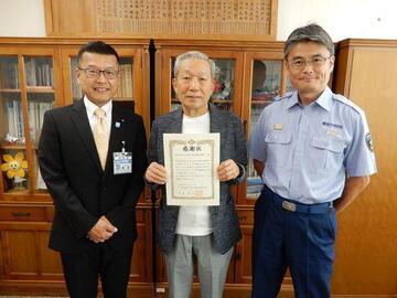 区長・消防署長と記念撮影