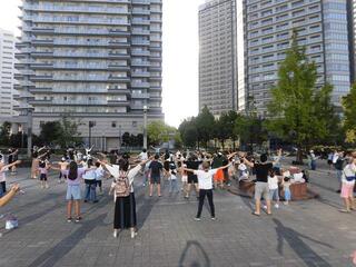 みんなでそろってラジオ体操　