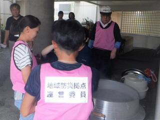 炊き出し.