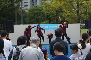 見事なダンスパフォーマンス