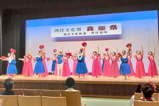 華やかなフラダンス