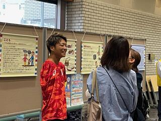 講演後もご来場者と話が弾んでいました
