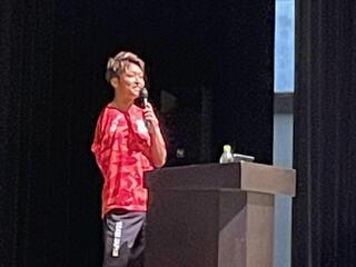 講演中の宇田さん