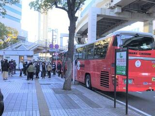 午前９時　横浜駅を出発！